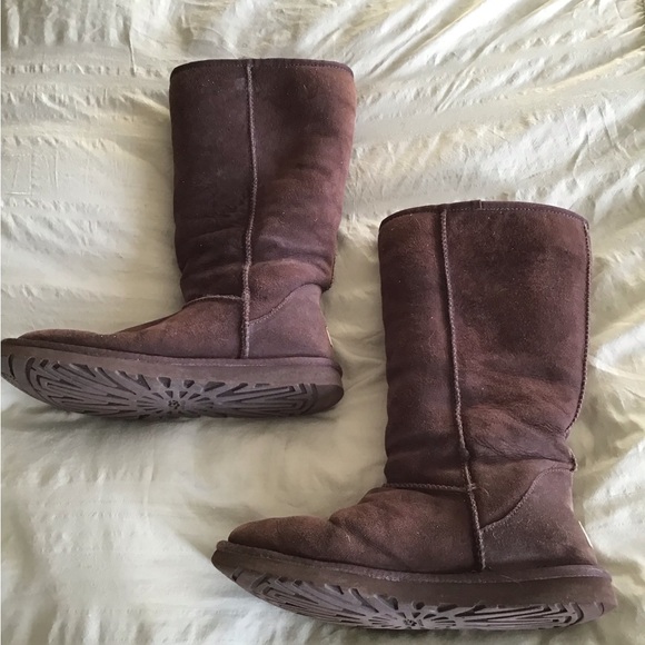 Womens UGG mid calf Boots - Picture 2 of 5